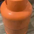 انبوبة غاز مليانه مع منظم وثلاجه للبيع