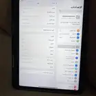 أيباد 11 بوصة فضي 256 نظيف بكرتونه وشاحنه . على السوم .