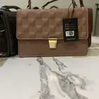 حقائب يد يوميه في منها جديد ومنها استخدام مره