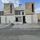 للبيع فيلا دورين وملحق بتصميم عصرى حديث بموقع مكتمل الخدمات