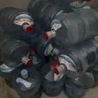 قوارير ماء منهل فارغة