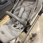 عربيه اطفال و تنفك تنحط ب السياره