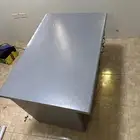 للبيع طاولة مكتب مكسور الدرج الاول بس البيع ب100