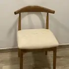 كرسي خشبي نظيف