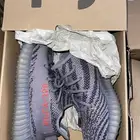 حذاء رياضي ييزي بوست 350 V2