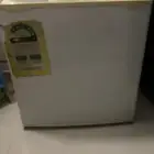 ثلاجة صغيرة