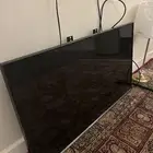 شاشة سامسونق الشاشة نضيفه ما استخدمت كثير معاها اسلاكها شرط