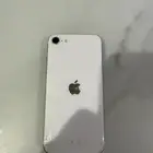 أيفون SE مكسوره الحمايه شغال مافيه مشكله السعر 50 ريال