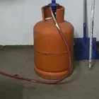 إسطوانة غاز فيها اكثر من نص