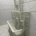 للبيع طاوله واربع خدمات