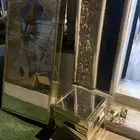 طاوله ارضيه مع اربع كراسي خدمه الطاوله فيها شطب بسيط