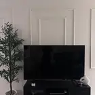 تلفاز و طاولة للبيع
