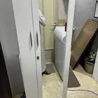 طاوله مكتب ودولاب مرايه للبيع