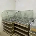 صنابير وطاولات عرض مكسرات