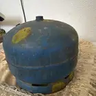 إسطوانة غاز زرقاء على السوم