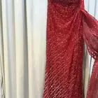 فستان احمر كرزي مالبسته الا 6 ساعات