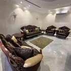 طقم كنب كامل شامل الطاولات والسجاد