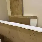 سرير اطفال مع درج في الاسفل