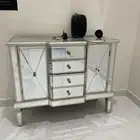 الطاولة للبيع