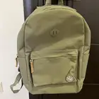 شنطه مدرسيه نظيفه جدااا ب 90