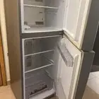 ثلاجة للبيع المستعجل
