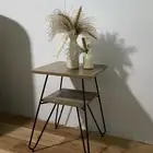 طاولة جانبية فاخرة مودرن   خشب سنديان وأرجل حديد Hairpin