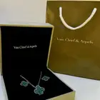 عقد مع حلق فاخر من Van Cleef   Arpels   تضيف لمسه لا جمالك