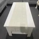 طقم كنب مع كرسيين وطاوله