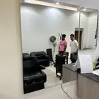 مرايا ومغاسل حلاق عدد اربع مستعمل