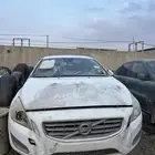 يوجد لدينا قطع غيار فولفو. مع التركيب
