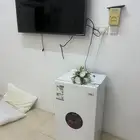 ثلاجة صغيره وشاشه
