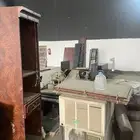 سكراب خشب ومكيف وكراسي للبيع