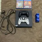 سوني فور مستخدم الايد اصليه يجي معه شريطين و الاسلاك حقته