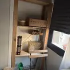 دولاب خشبي نظيف وجديد