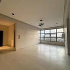 متبقي شقة للبيع بسعر 470الف بحي المصيف قرب نادي ضمك وباحص