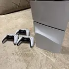 سوني فايف سليم مع ثلاث أدوات تحكم