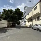 بيت شارعين شقتين ومحلات