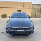 كيا فايف k5 2022 (بنزين) شبه اصفار بحالة الوكاله