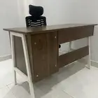 طاولة مكتبية