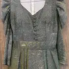 فسستان اخذته ب 200 وببيعه ب 100 جديد مالبسته ولا مره