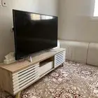 طاولة و تلفزون و رسيفر و دش للبيع