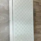 طاوله باللون الابيض السعر100