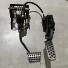 دعاسات بنزين وفرامل كرايسلر 300 SRT