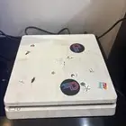 سوني 4 مع جميع اغراضه