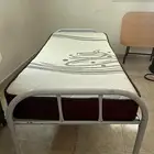 سرير مع فرشة حالة جيدة