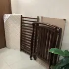 سرير اطفال ماركة جونيورز مع مرتبه جونيورز شبه جداد