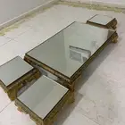 طاوله نضيفه ومافيها كسور
