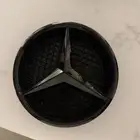 علامه مرسيدس مع القاعده