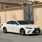 لكزس es 2020 هايبرد 300 h للبيع