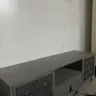 طاوله تلفزيون. الون رصاصي مطفي. جديده